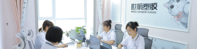WechatIMG13998 an image of team working in a work table